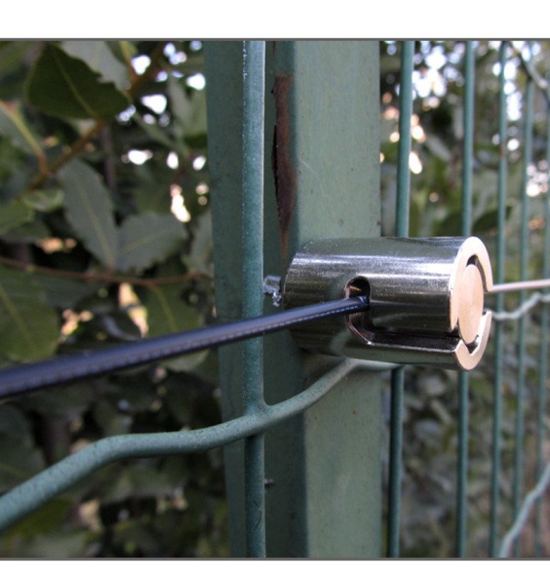 Protezioni perimetrali in fibra di plastica su recinzioni | TAGEDIL